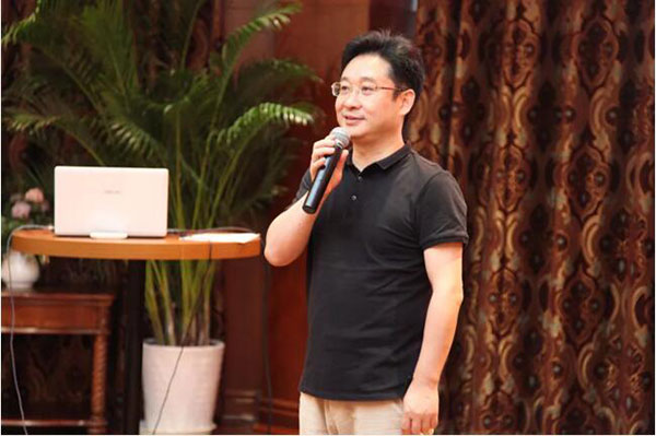 2清華校友生命科學與醫療健康協會秘書長余永定擔任主持.jpg