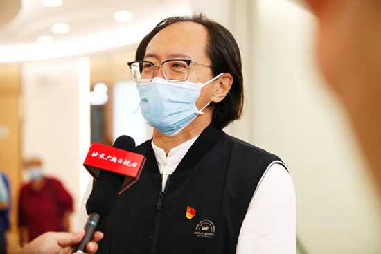 4慈銘體檢集團(tuán)董事長(zhǎng)胡波接收采訪.jpg